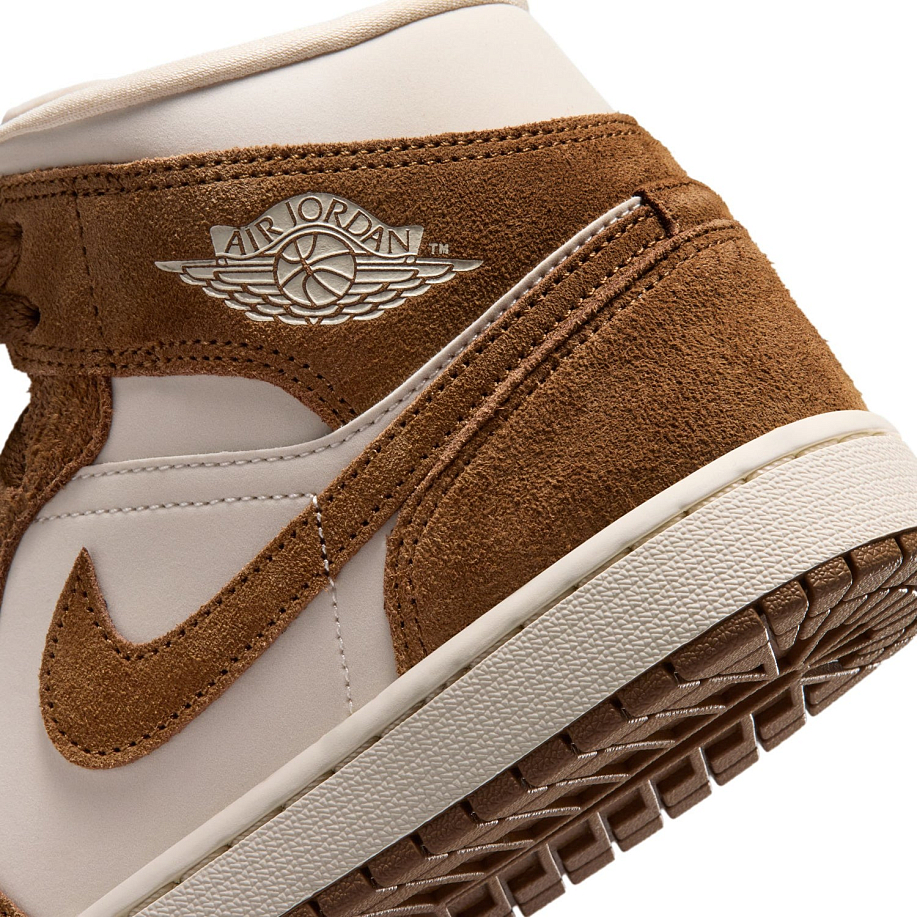 Высокие кеды NIKE WMNS AIR JORDAN 1 MID в интернет-магазине Peak Conceptwww.peakstore.ru - 14 фото