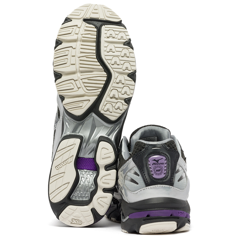Кроссовки MIZUNO WAVE RIDER 10 BLACK/BLACK SAND/PURPLE HAZE - 8 фото Кроссовки MIZUNO WAVE RIDER 10 в интернет магазине Peakwww.peakstore.ru - 8 фото
