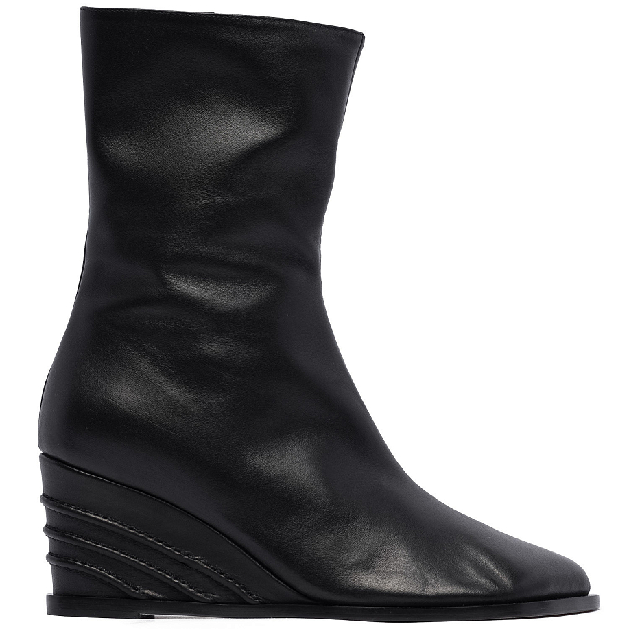 Сапоги Niccolo Pasqualetti OBLIQUA ANKLE WEDGE BOOTS BLACK - 1 фото Сапоги Niccolo Pasqualetti OBLIQUA ANKLE WEDGE BOOTS в интернет магазине Peakwww.peakstore.ru - 1 фото