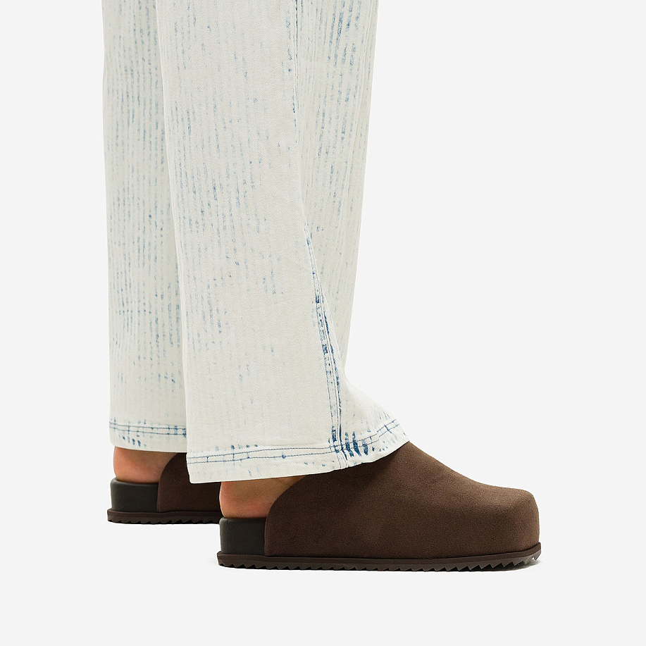 Сабо YUME YUME TRUCK SLIDE VEGAN LEATHER CHOCOLATE SUEDE - 2 фото Сабо YUME YUME TRUCK SLIDE VEGAN LEATHER в интернет магазине Peakwww.peakstore.ru - 2 фото