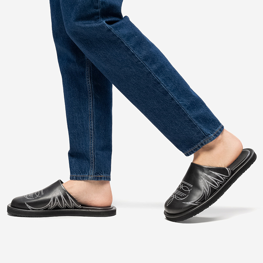 Тапочки ANDERSSON BELL WESTERN MULE SLIPPERS BLACK - 3 фото Тапочки ANDERSSON BELL WESTERN MULE SLIPPERS в интернет магазине Peakwww.peakstore.ru - 3 фото