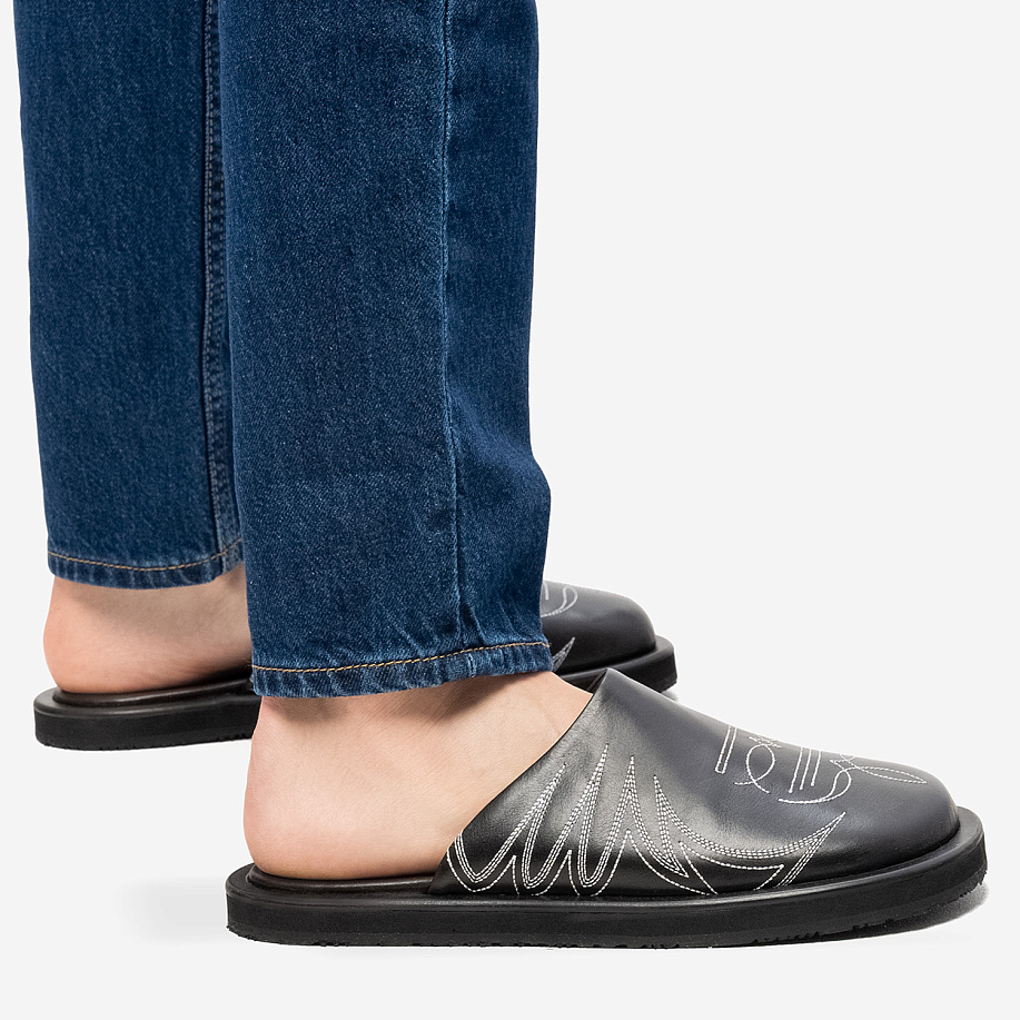 Тапочки ANDERSSON BELL WESTERN MULE SLIPPERS BLACK - 2 фото Тапочки ANDERSSON BELL WESTERN MULE SLIPPERS в интернет магазине Peakwww.peakstore.ru - 2 фото