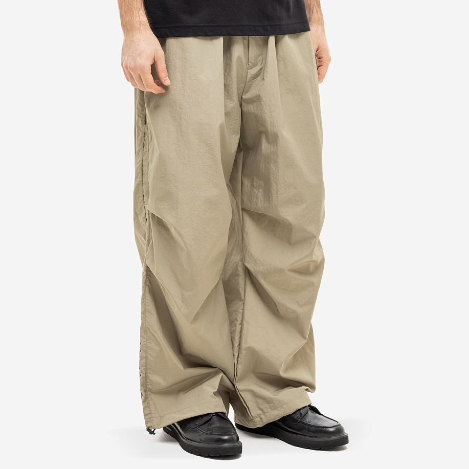 Брюки SSSTEIN NYLON TWILL CARGO EASY TROUSERS BEIGE - 2 фото Брюки SSSTEIN NYLON TWILL CARGO EASY TROUSERS в интернет магазине Peakwww.peakstore.ru - 2 фото