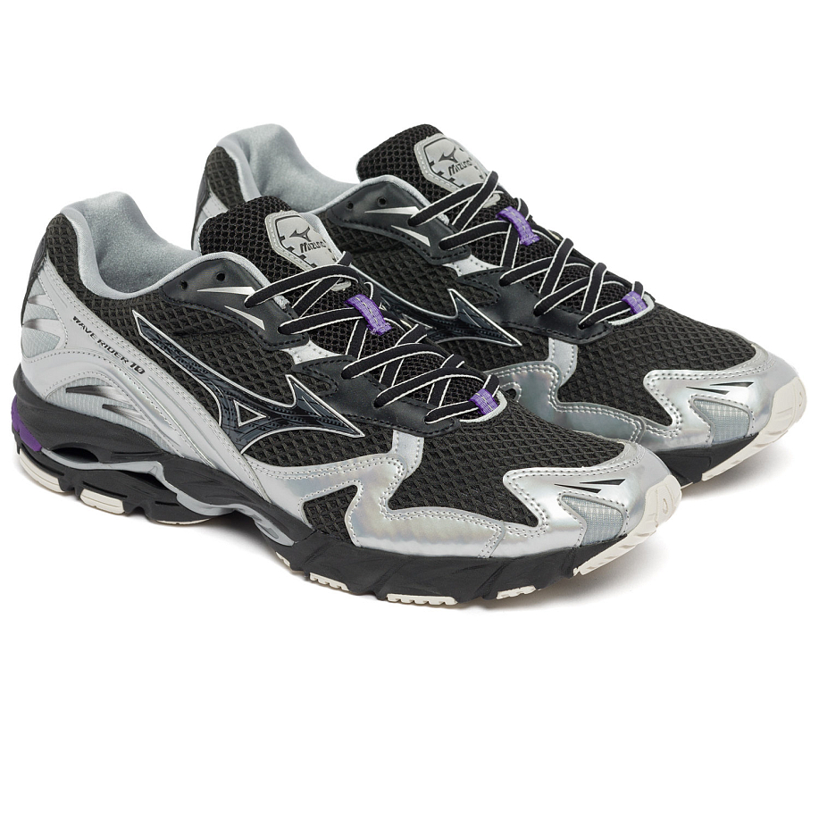 Кроссовки MIZUNO WAVE RIDER 10 BLACK/BLACK SAND/PURPLE HAZE - 4 фото Кроссовки MIZUNO WAVE RIDER 10 в интернет магазине Peakwww.peakstore.ru - 4 фото