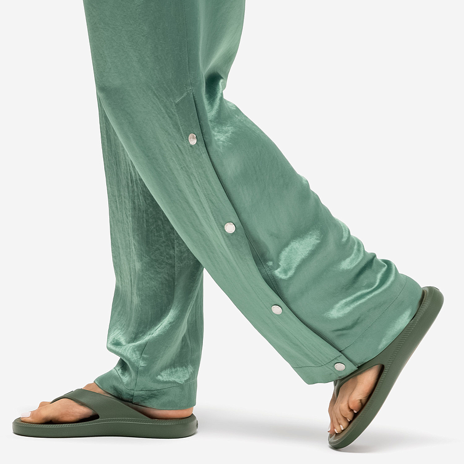 Брюки SONG FOR THE MUTE STUDDED TRACK PANT WITHOUT PRINTS - 13 фото Брюки SONG FOR THE MUTE STUDDED TRACK PANT WITHOUT PRINTS в интернет магазине Peakwww.peakstore.ru - 13 фото